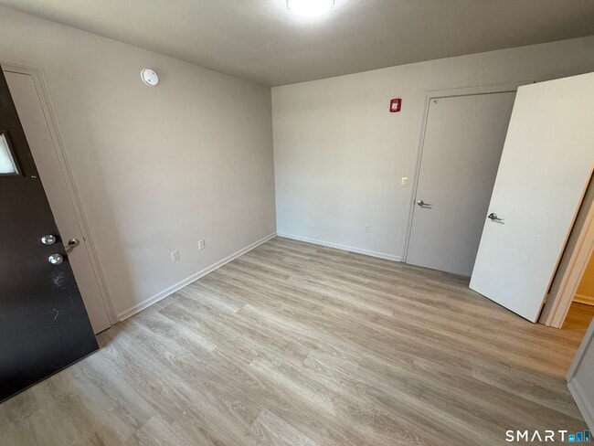 Building Photo - 388 S Main St