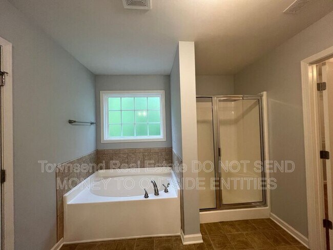 Building Photo - 6426 Burnside Pl