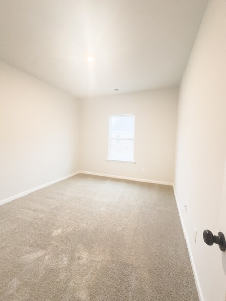 Building Photo - 5224 Kinsbridge Dr