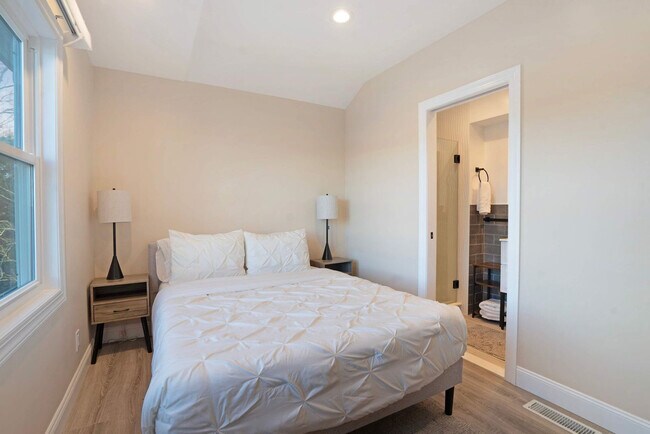 Building Photo - 187 Lakeside Trail