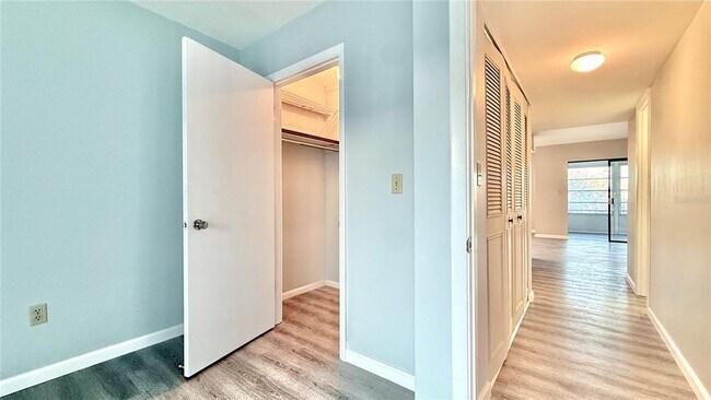 Building Photo - 22333 Edgewater Dr