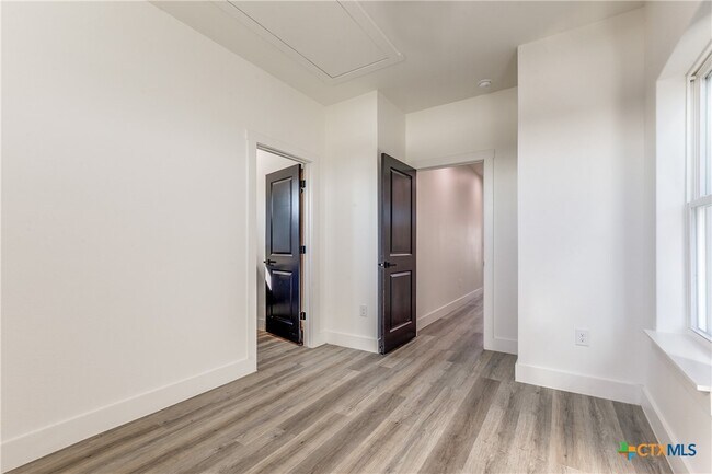Building Photo - 126 E Lachapelle