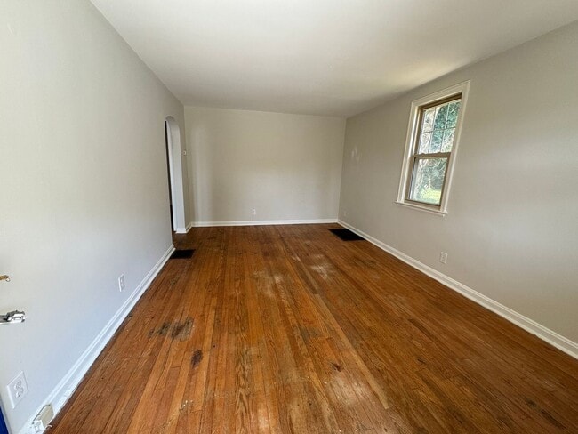Building Photo - MT AIRY - Charming 3 bed 1 bath cape cod