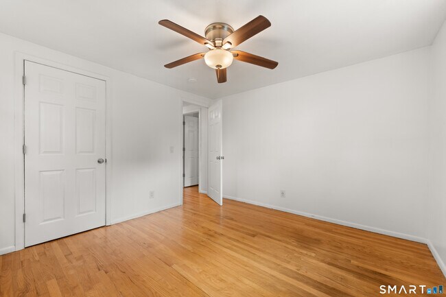 Building Photo - 298 Roseville Terrace
