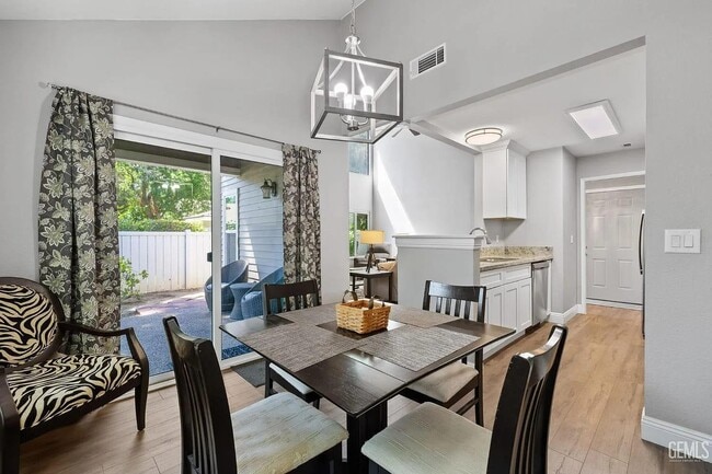 Building Photo - 8000 Kroll Way