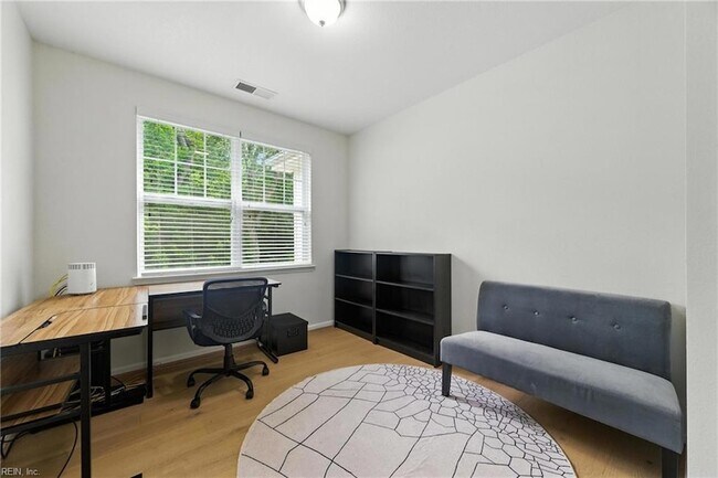 Building Photo - 522 Knolls Dr