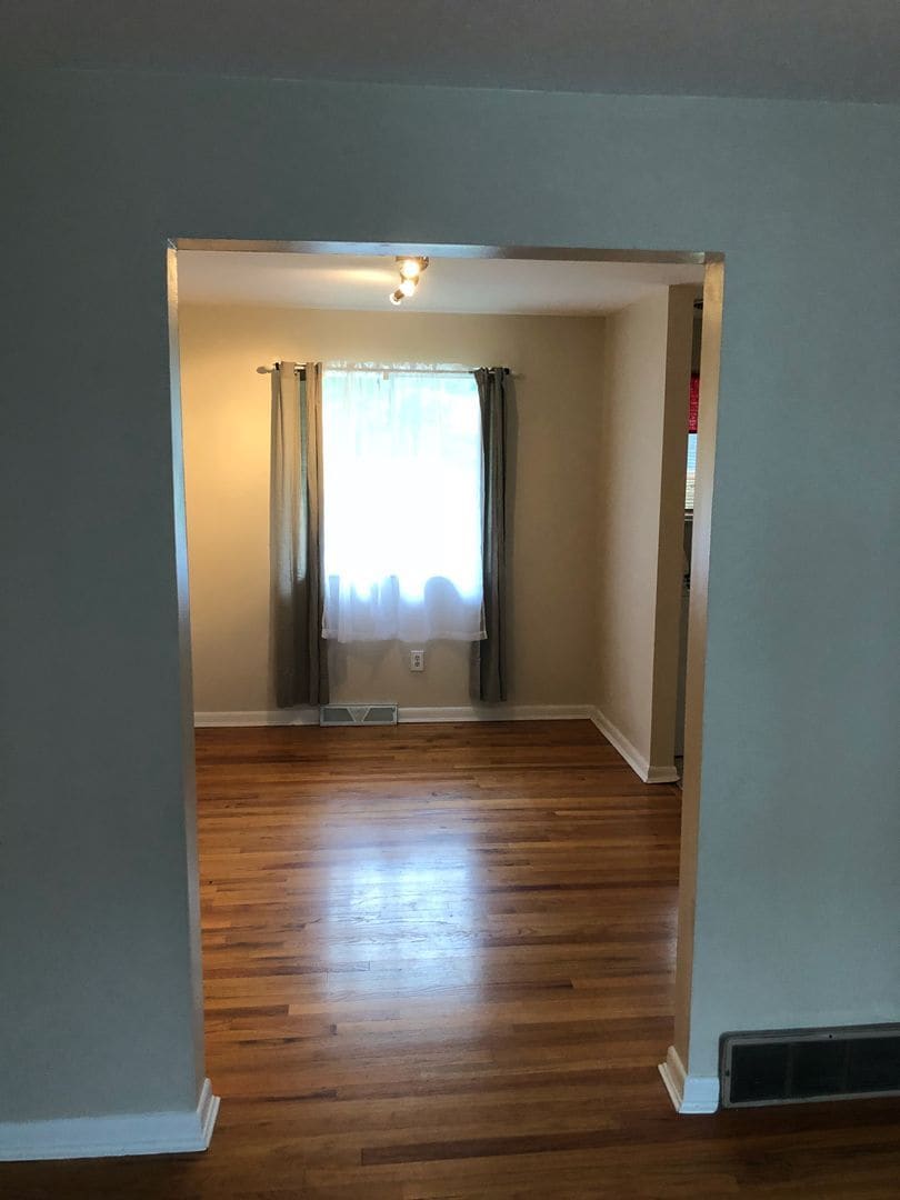 Building Photo - 454 Warner St