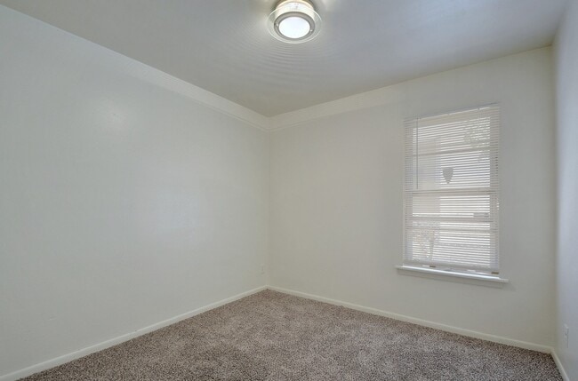 Building Photo - 129 Coleman St