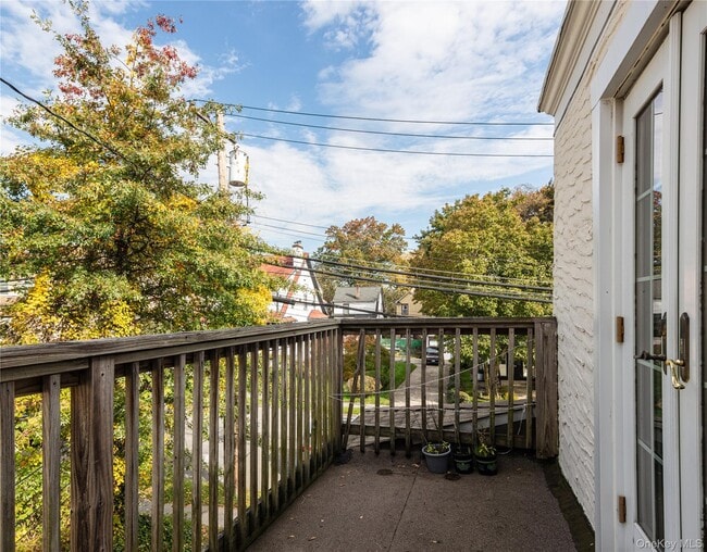 Building Photo - 450 Dunham Ave