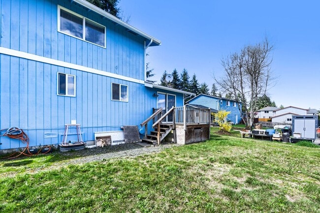 Building Photo - 14115 Admiralty Way