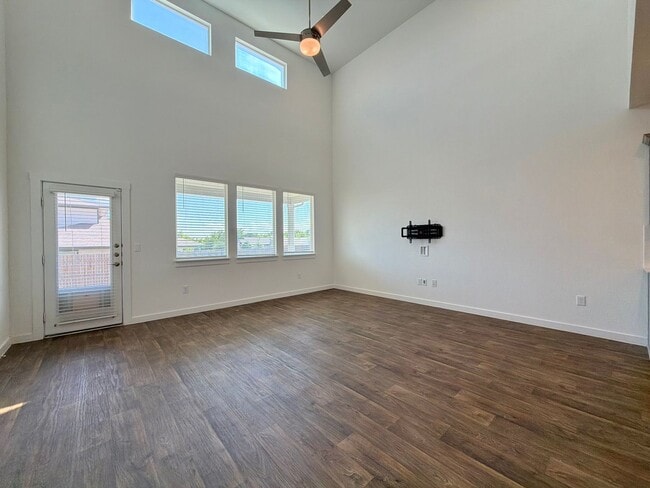 Building Photo - 2901 Louris Ln