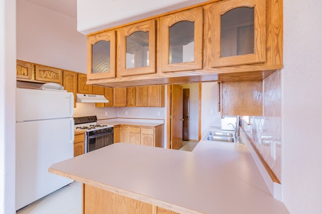 Building Photo - Inviting 3 Bed 2 Bath - Pet Friendly!