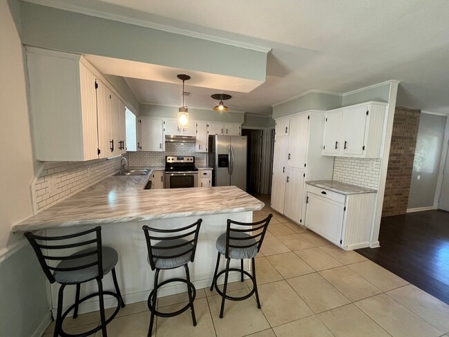 Building Photo - New Listing!
