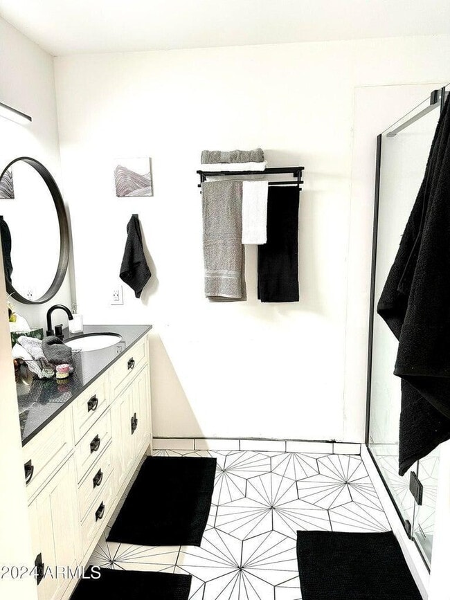 Building Photo - 1916 E Inverness Ave