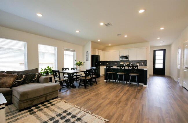 Building Photo - 27230 Henley Rdg Dr