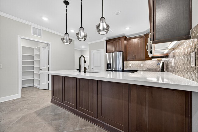 Building Photo - 6804 Westview Dr