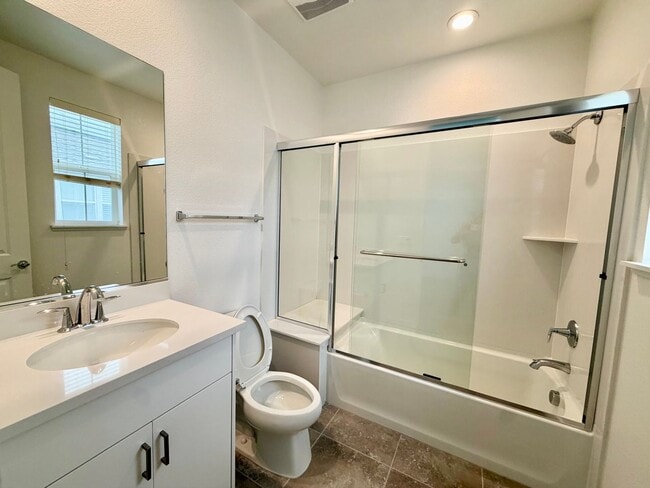 Building Photo - 37316 Suncrest St