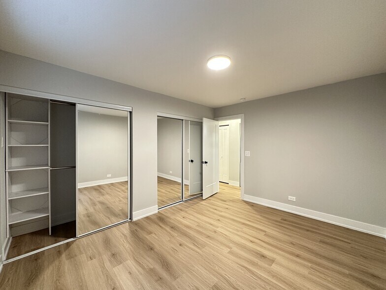 Building Photo - 516 W Aldine Ave