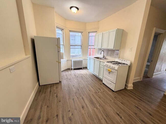 Building Photo - 4718 Hazel Ave