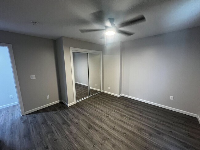 Building Photo - 2516 E Anaheim St