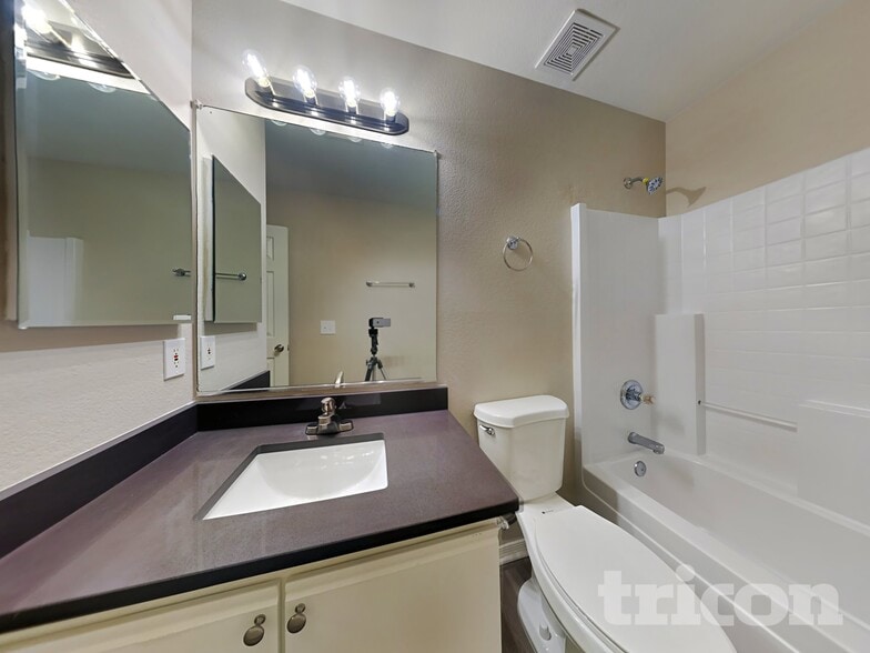 Building Photo - 11823 W Windrose Ave