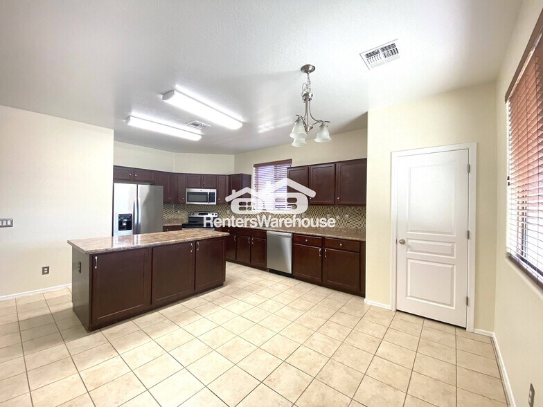 Building Photo - 4171 E Waterman Ct