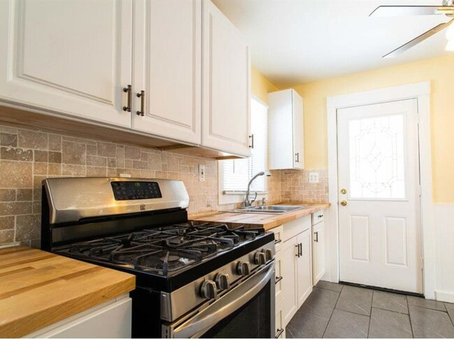 Building Photo - 14411 Knox Ave