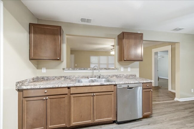Building Photo - 207 Iris Cir
