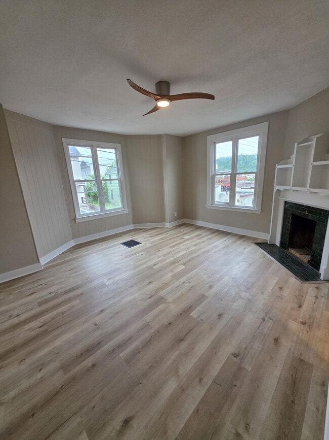 Building Photo - "Spacious 4-Bedroom Gem in Homestead – 2090 Sq Ft of Comfort!"