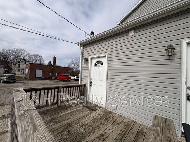 Building Photo - 409 W Washington St