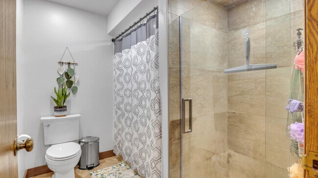 Building Photo - 615 Michigan Ave