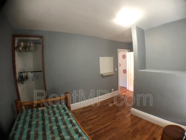 Building Photo - 116 N Kinney Ave