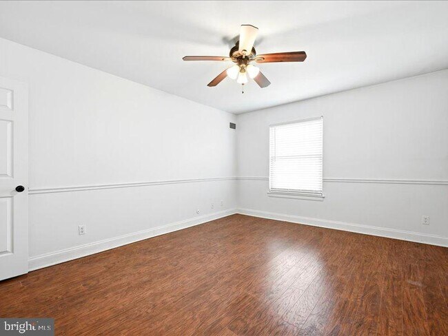 Building Photo - 421 Drummers Ln