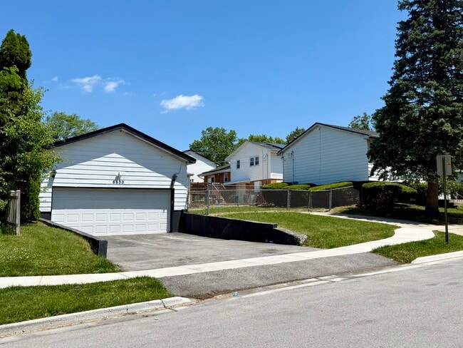 Building Photo - 6620 163rd Pl