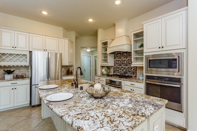 Building Photo - 6122 Garden Lakes Ln