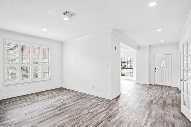 Building Photo - 14507 Sycamore Lake Rd