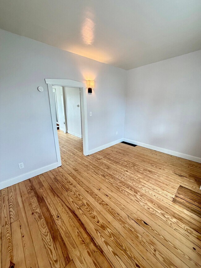 Building Photo - 37 N Kinzer Rd