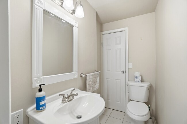 Building Photo - 2481 E Rahn Rd