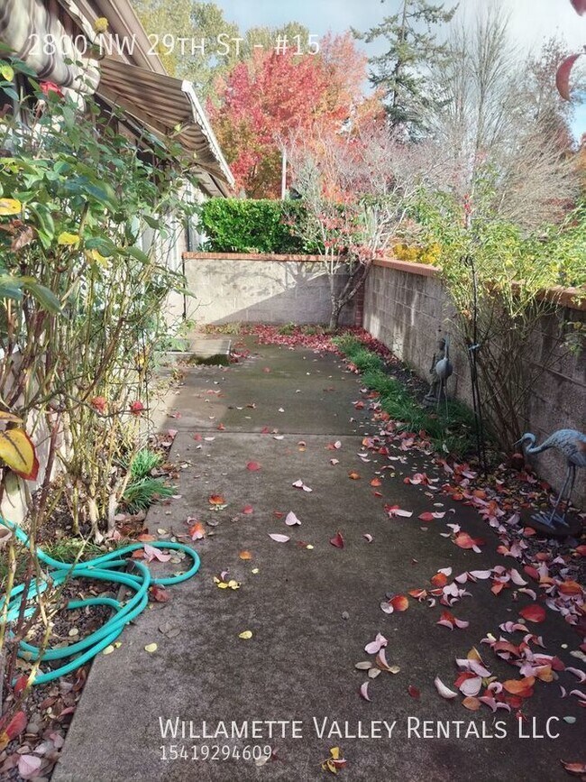Building Photo - Furnished townhouse in NW Corvallis