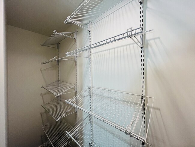 Building Photo - "Discover Urban Elegance: Spacious 1417 Sq Ft Studio Condo in the Heart of Phoenix!"