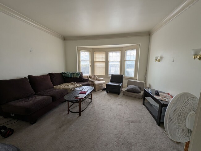 Building Photo - 3246-3246 N Oakland Ave