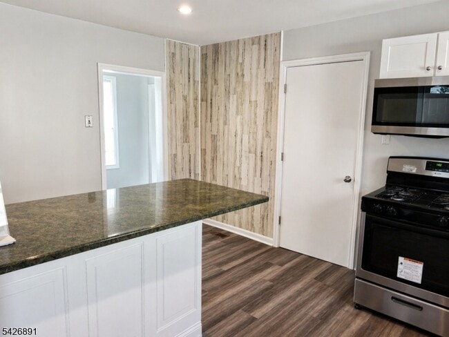 Building Photo - 94 S 21st Ave