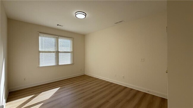 Building Photo - 4005 Lost Oak Ct