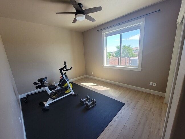 Building Photo - Luxurious 4-Bed Richland Home with Pool, H...