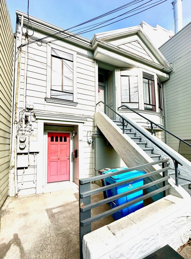 Building Photo - 362 Moultrie Street