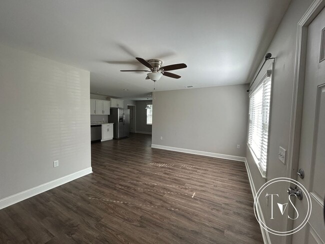 Building Photo - 515 Fraser Dr