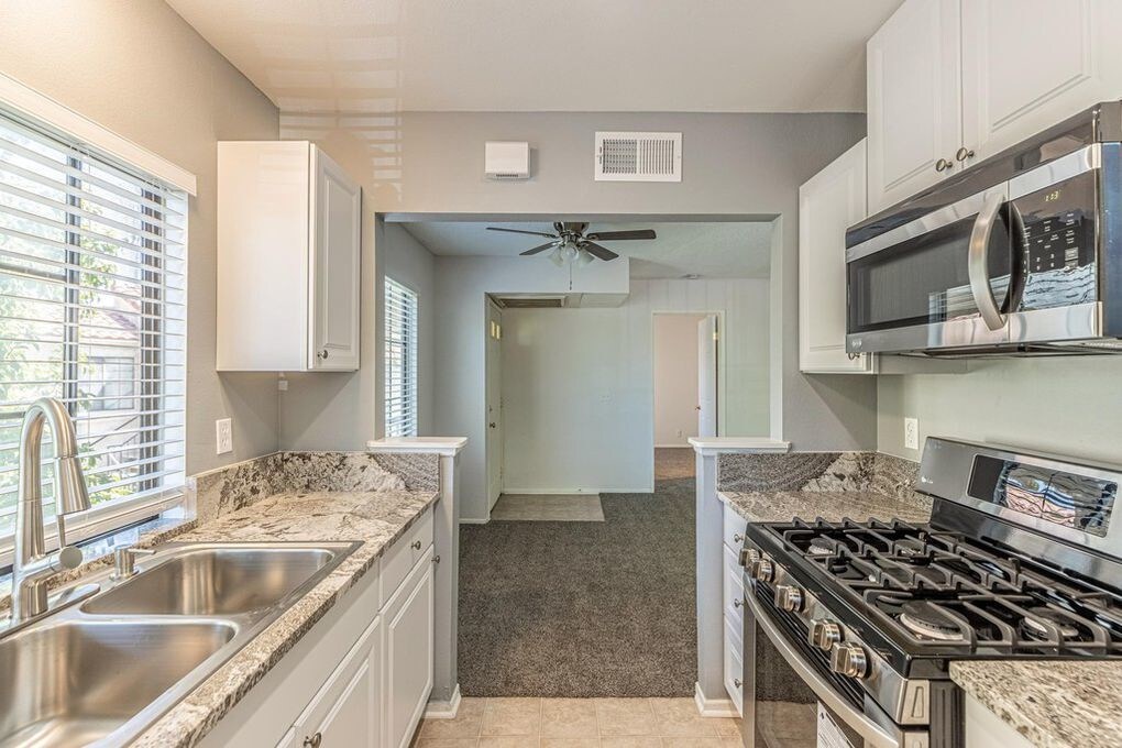 Building Photo - 2554 Olive Dr