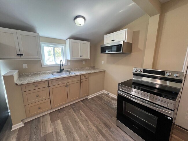 Building Photo - 3 bedroom 2 bathroom off Lurleen Blvd. in Northport