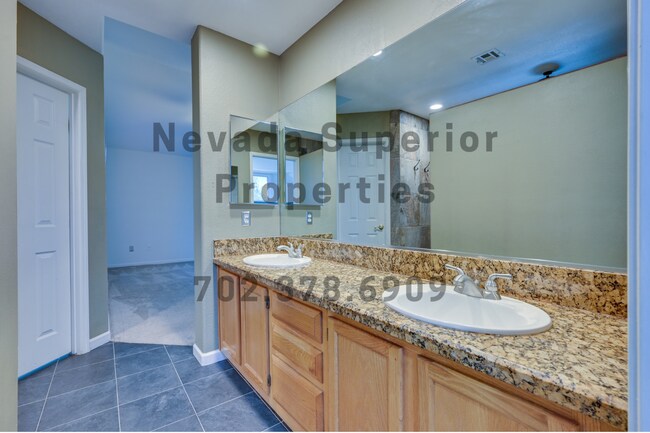Building Photo - NW!!!  4 Bedrooms!!! Pool!! Spa!! Water Fa...