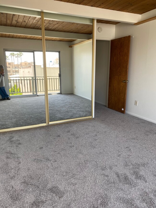 Building Photo - 405 N Broadway